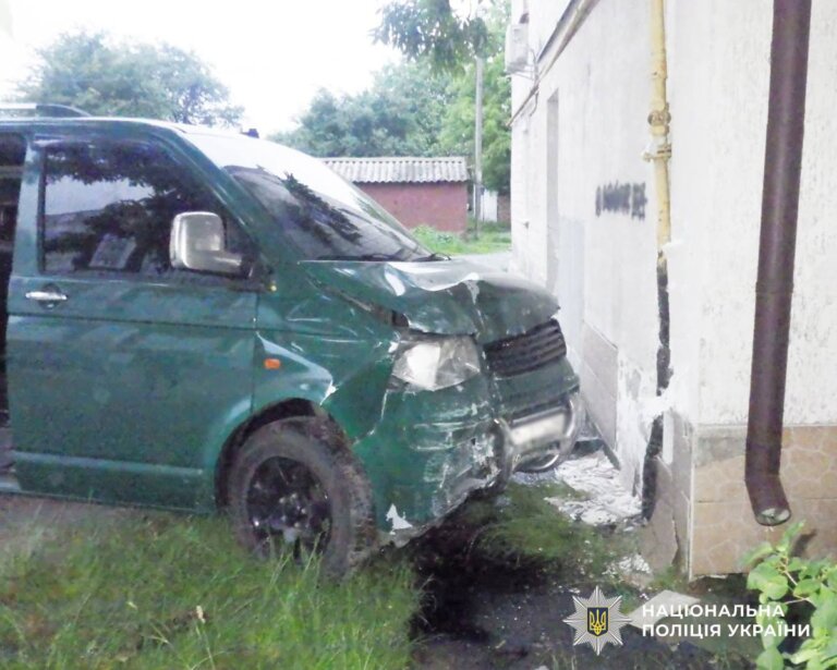 У Звягелі поліція встановлює обставини ДТП з травмуванням трьох людей