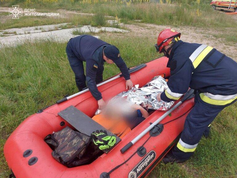 Рятувальники надали допомогу 26-річній жінці, яка зірвалася зі скелі поблизу с. Зарічани