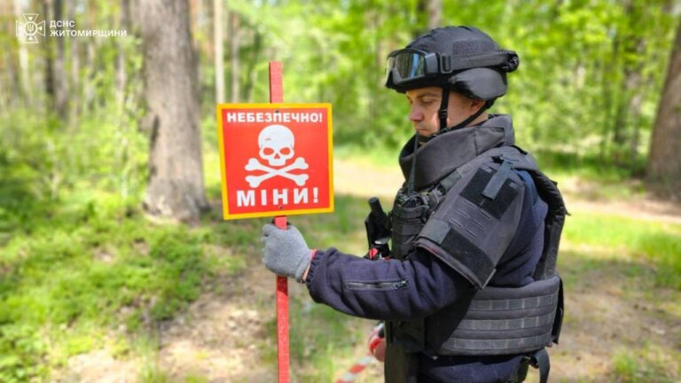 Житомирські сапери розміновують найнебезпечніші регіони України