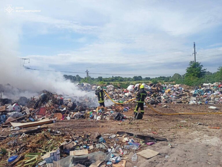 Учора в селищі Брусилів Житомирського району вогнеборці ліквідували загоряння на сміттєзвалищі
