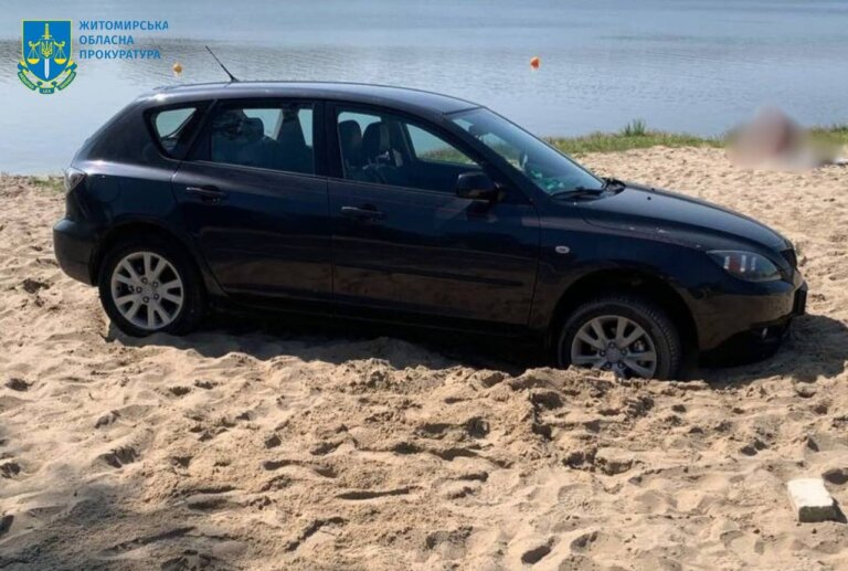 Водій, позбавлений права керування, заїхав на пляж у Житомирі та втік – прокуратура відкрила провадження