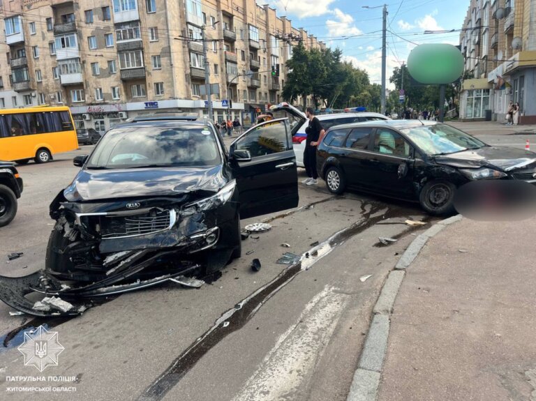 До уваги водіїв! ДТП з потерпілими на перехресті вулиць Київська та Східна