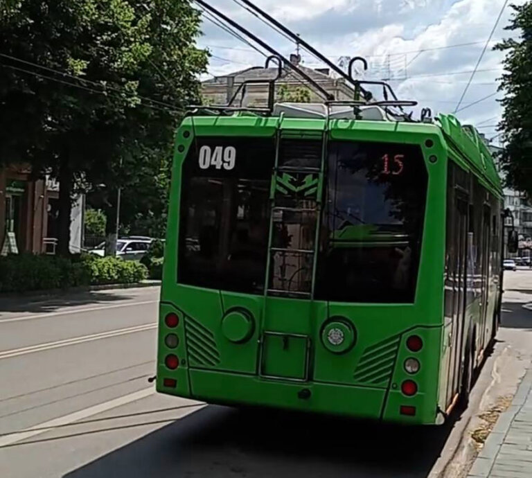 У Житомирі водій тролейбуса відмовилася допомогти людині з інвалідністю: обурення в соцмережах