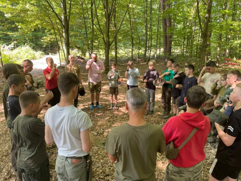 Життя в лісі, лідерство і soft skills: як вихованці Пластового молодіжного центру проводять літо