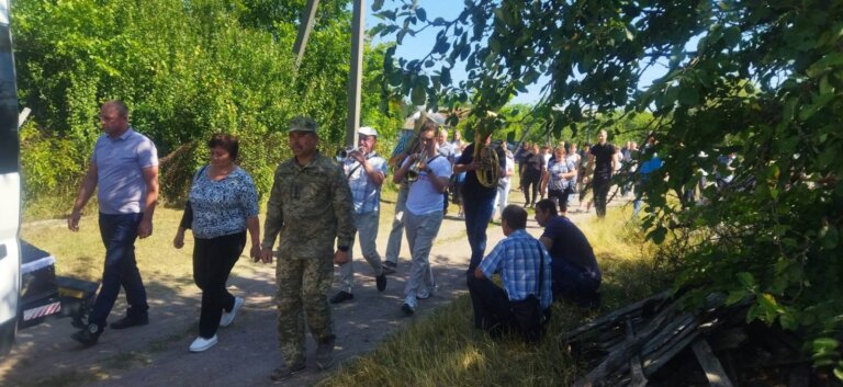 Чоповицька громада об’єднана в скорботі, зустріла живим коридором свого Героя — солдата ФЕЩЕНКА Віктора Петровича