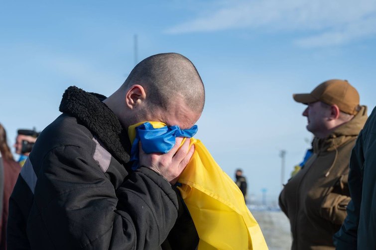 Живі і вдома! Хоча ще не у Бердичеві, але вже на рідній українській землі! Громада з радістю зустрічає звістку про звільнення з полону двох звитяжних земляків – Вадима Бубровського та Арслана Аннаєва