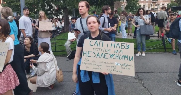 Житомиряни закликають зібратися на акцію протесту на підтримку НАБУ та САП