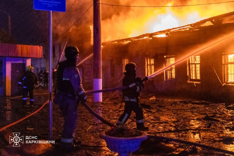 Харківщина: нічна атака ворога спричинила пожежі, є постраждалі