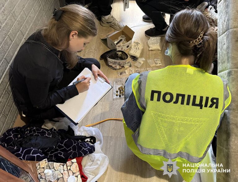 У Житомирі поліцейські викрили міжрегіональний канал поширення психотропів: серед фігурантів – неповнолітній