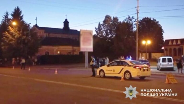 Поліція встановлює обставини ДТП з травмуванням пішохода у Бердичеві