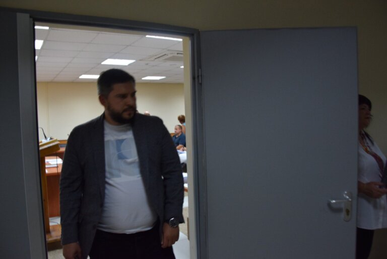 Депутати-втікачи з Оліївської ради: соціальні питання лишилися без уваги через “шкурні” інтереси