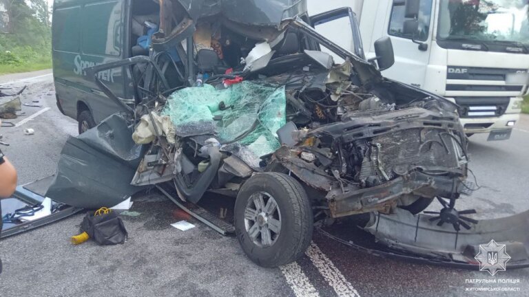 За минулий місяць в місті та автодорогах області, в Житомирській області сталося 32 дорожньо-транспортних пригоди