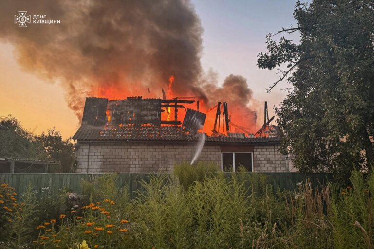 #Київщина: внаслідок російських ударів є постраждалі, виникли пожежі