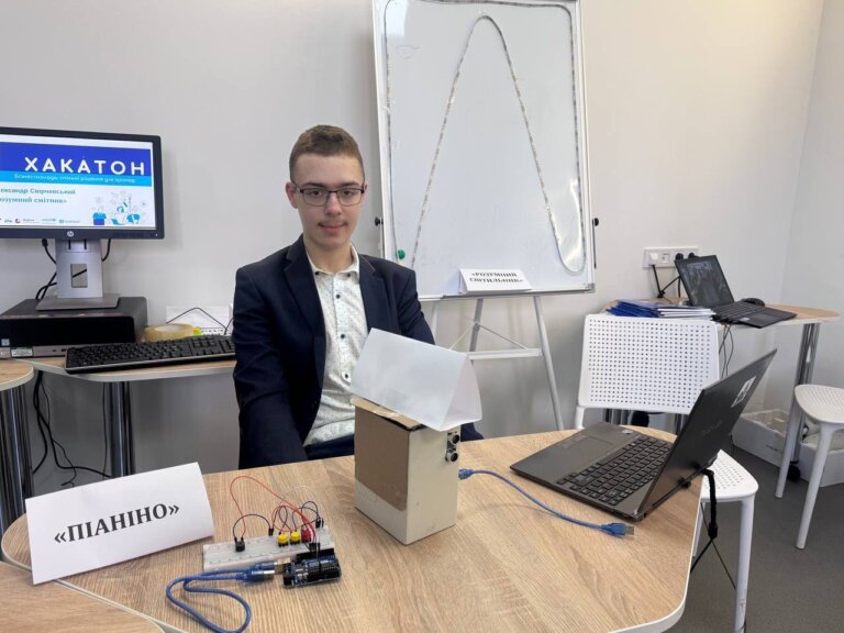 13-тирічний Олександр Свірчевський навчається у молодіжному просторі “Ko_Laba” та вже сьогодні впевнено рухається шляхом науковця та винахідника