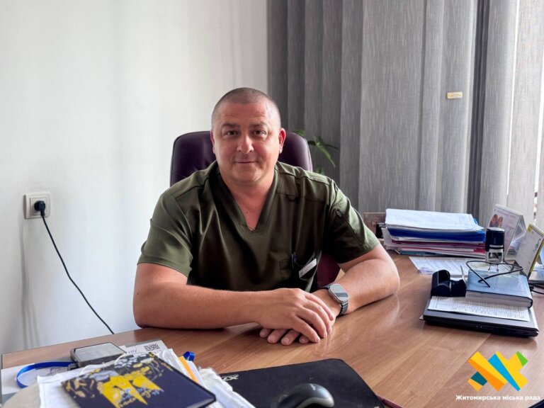 «Кожен має робити усе можливе на своєму фронті. І ми в лікарні робимо це щодня — допомагаючи тим, хто потребує», – Віктор Померляну, медичний директор КП «Лікарня №2 ім. В. П. Павлусенка»