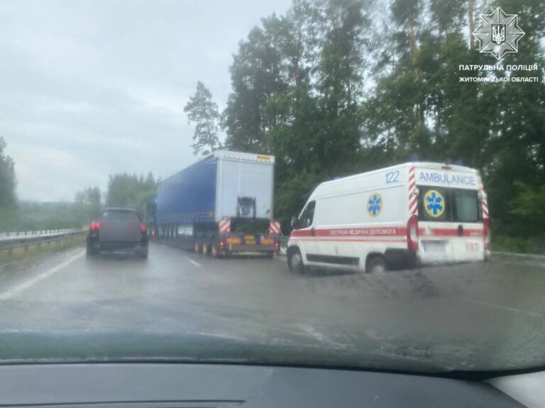 Увага, водії! Ускладнений рух на трасі М-06 у Житомирській області!