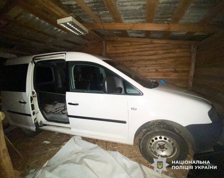 Вивезли викрадене майно автомобілем потерпілого: на Малинщині поліція розшукала підозрюваних у крадіжках