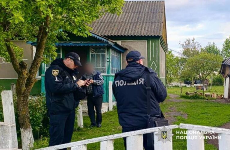 Травмував знайомого сапою: звягельські поліцейські завершили розслідування