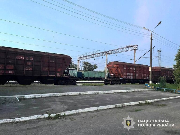 Ціна селфі — реанімація: поблизу Рівного струмом вдарило підлітка на вагоні