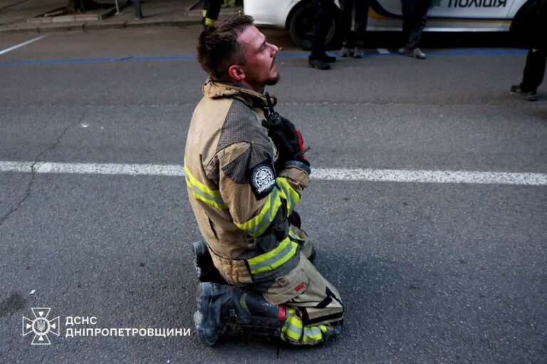 Валерій Залужний: Читаючи про чергові обстріли, неможливо не вдивитися у ці фото. ФОТОРЕПОРТАЖ