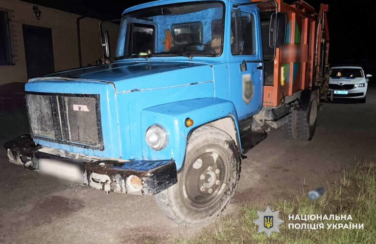 Покатався сміттєвозом: поліцейські затримали причетного до угону в Житомирському районі