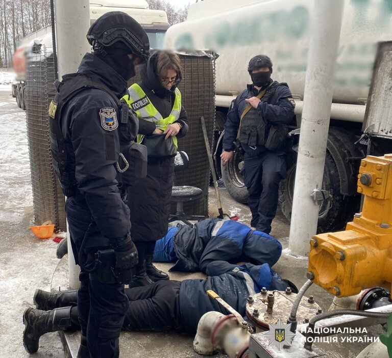 На Житомирщині поліцейські викрили крадіїв понад 15 тонн палива: досудове розслідування завершено
