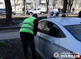 Порізав колеса авто та поранив чоловіка: у Житомирі поліція розслідує хуліганство