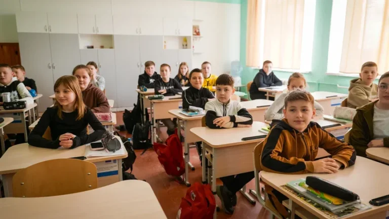З 1 вересня в Україні можуть закрити школи, де навчаються менше ніж 45 учнів. У МОН кажуть: їхнє навчання дорого коштує
