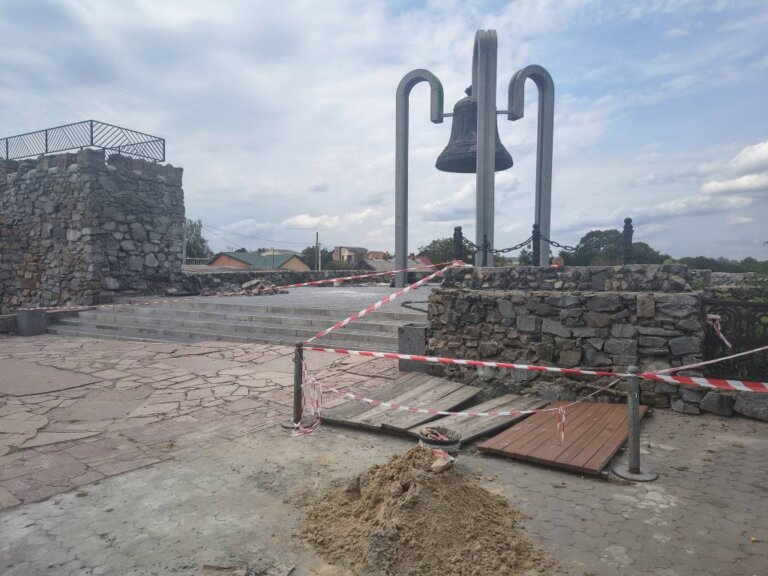 Старовинний дзвін у небезпеці
