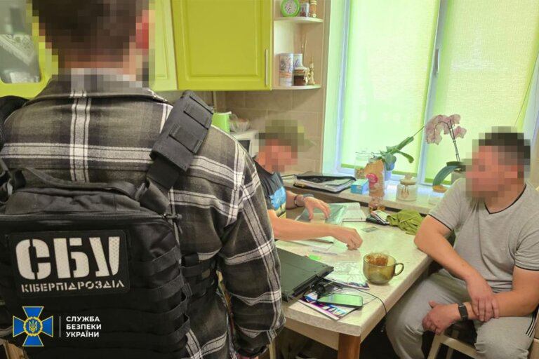 СБУ затримала агента фсб, який наводив російські ракети на об’єкти Сил оборони у 5 областях України, зокрема у Житомирській