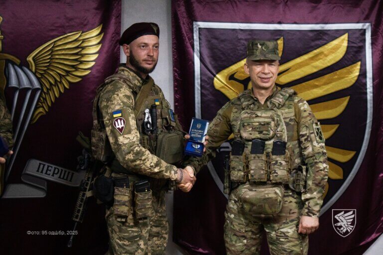 “Я бачив усі стадії цієї війни, – з посмішкою говорить Олександр