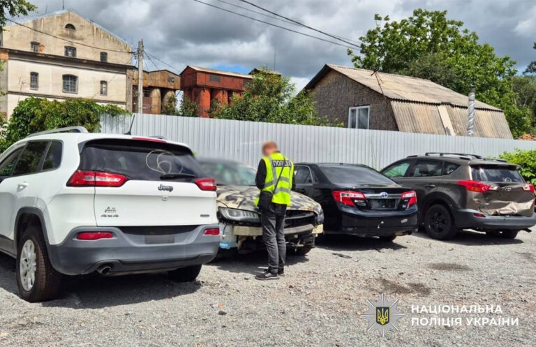 Шахрайство на автівках з-за кордону: у Житомирі поліцейські повідомили про підозру місцевому підприємцю