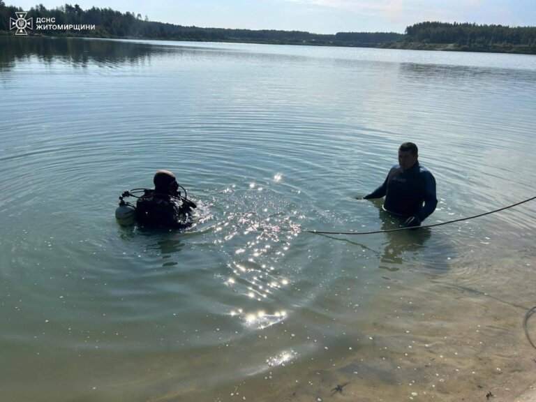 Водолази дістали тіла двох людей з водойм