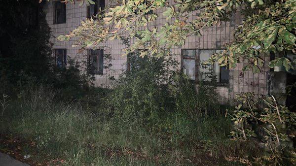 У покинутій будівлі Житомира підлітки знайшли тіло чоловіка: у поліції встановлюють особу