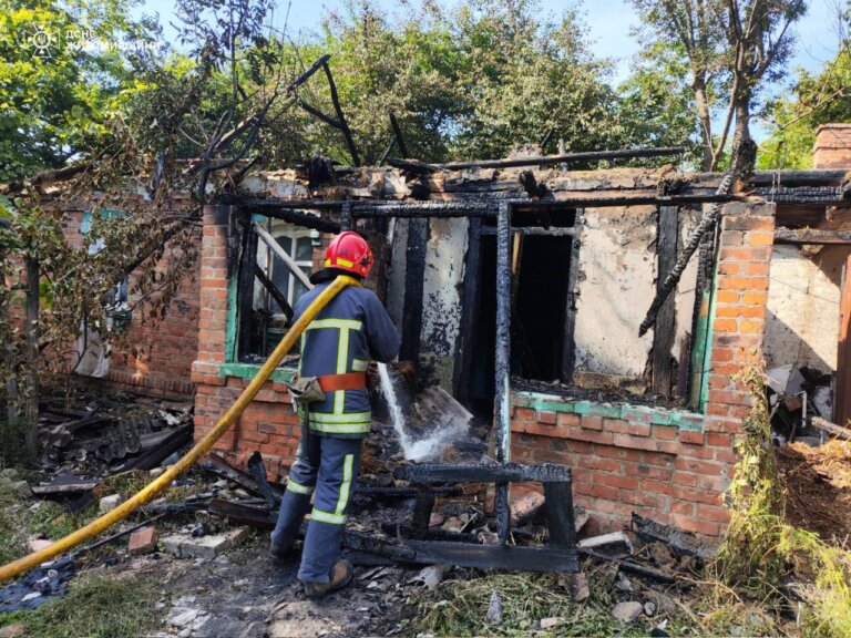Під час ліквідації пожежі в оселі рятувальники виявили тіло загиблого