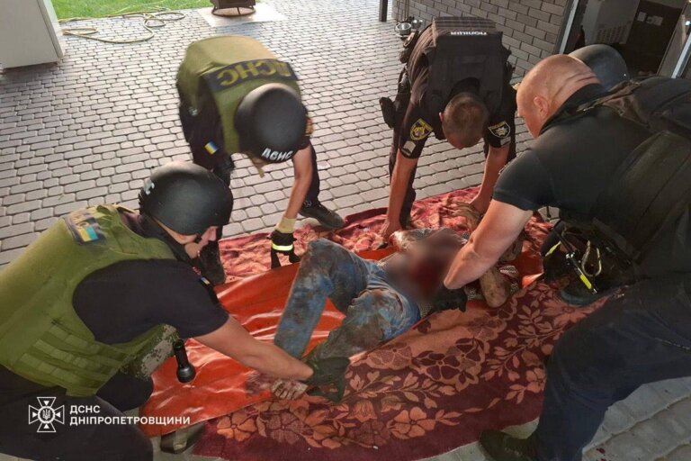 Дніпропетровщина: загинула жінка, травмовано чоловіка через російський обстріл