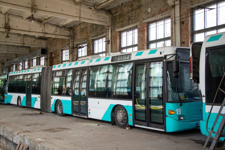 Тут є місто: Для комунальних автобусів-гармошок здається знайшлася робота…