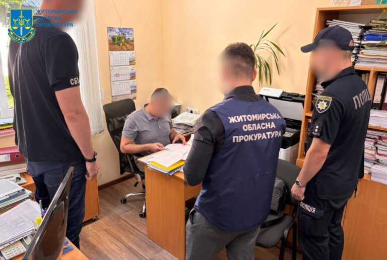 Корупційні схеми, земельні махінації та розтрата бюджету – на Житомирщині прокурори повідомили про підозру 28 особам. Збитки державі понад 33 млн грн. Постійно оновлюється…
