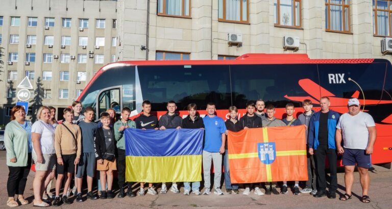 Діти з перших трьох команд Житомирщини спортивних змагань «Пліч-о-пліч: всеукраїнські шкільні ліги», вирушили на відпочинок до мальовничої Франківщини