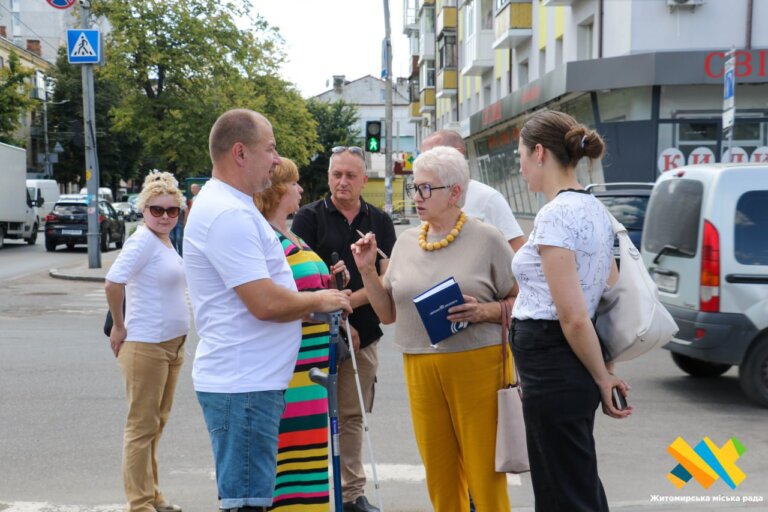 У Житомирі робоча група інспектувала ділянки безбар’єрного маршруту