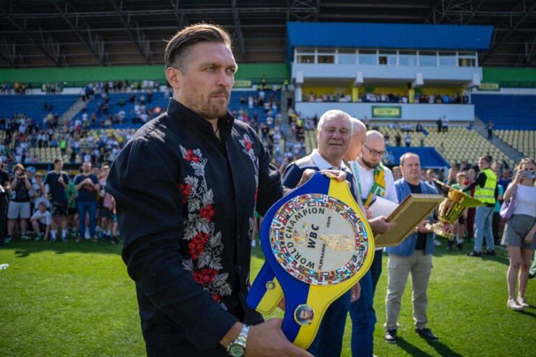 Усик приїхав у Житомир підтримати ФК «Полісся»
