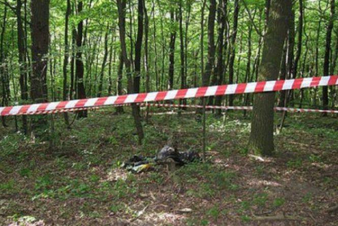 На Коростенщині посеред лісу знайшли труп чоловіка