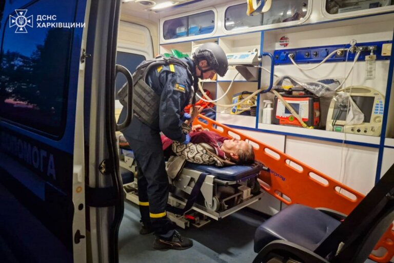 Харківщина: Постраждалі від обстрілу отримали допомогу медиків ДСНС