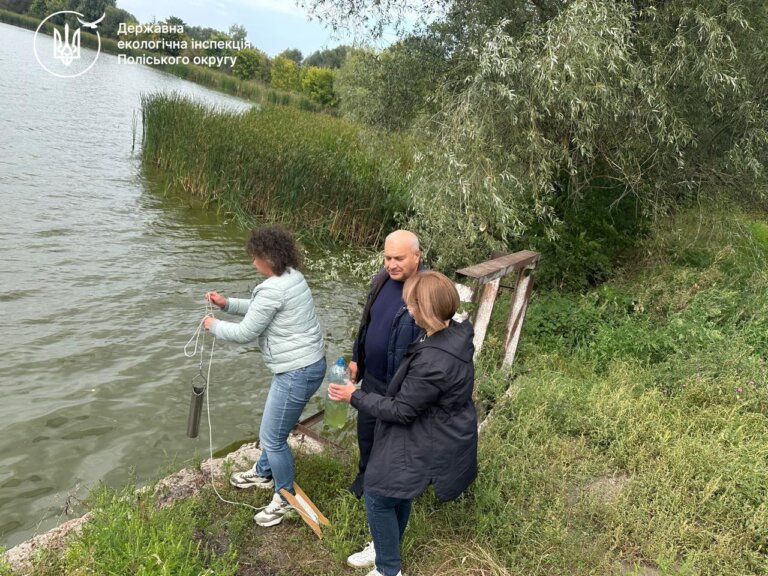 Екоінспектори спільно з представниками Програми розвитку ООН в Україні провели відбір проб вод в р. Роставиця та р. Камʼянка