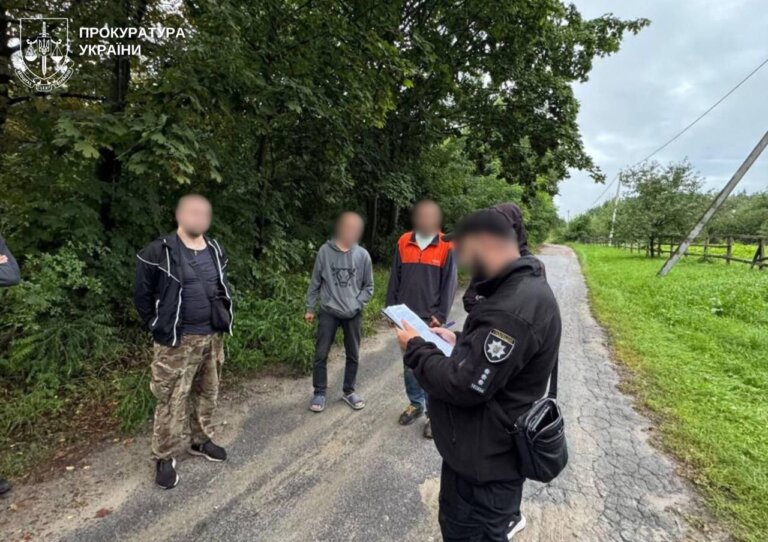 Мав при собі 72 згортки із психотропними речовинами – житомирянину повідомлено про підозру