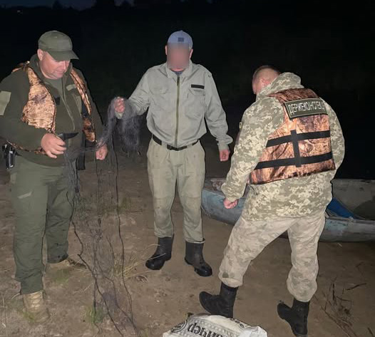 У передмісті Житомира екоінспектори зафіксували порушення правил рибальства