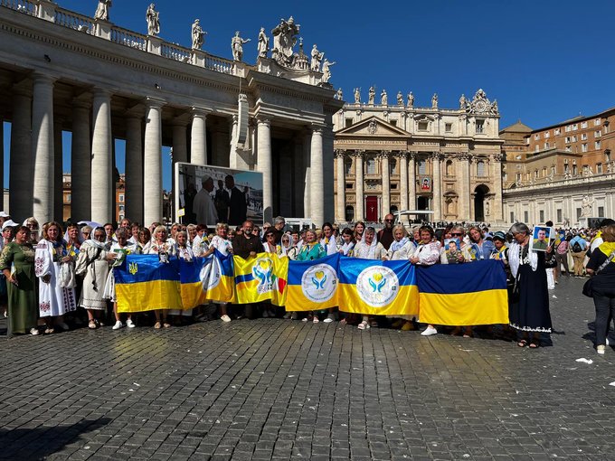 Мами загиблих військовослужбовців із Житомирщини зустрілися з Папою Римським в Італії