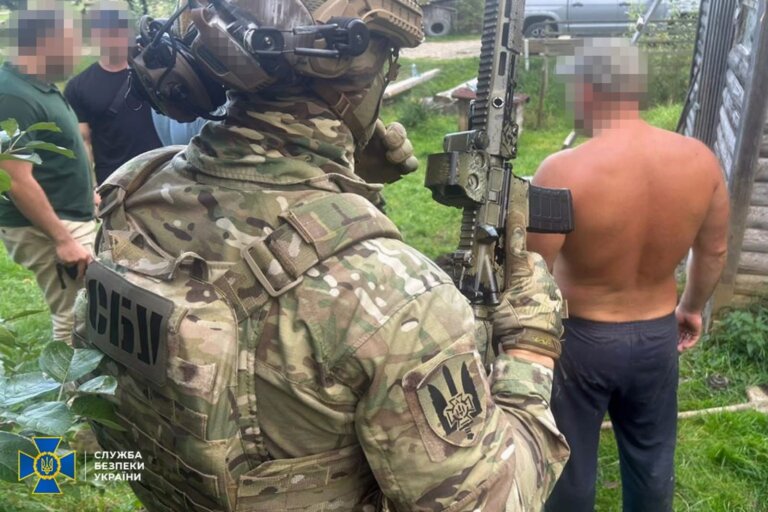 СБУ викрила та затримала «екссмотрящого» за Оленівською колонією і його спільників: обшуки відбулися й на Житомирщи