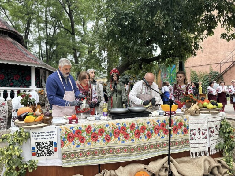 Свято деруна в Коростені: смаколики для гостей, донати для армії !
