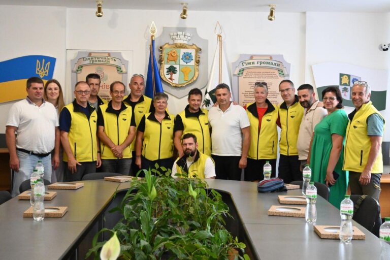 Тепло сердець зі Швейцарії: Баранівська громада отримала сучаснемедичне обладнання та подарунки дітям